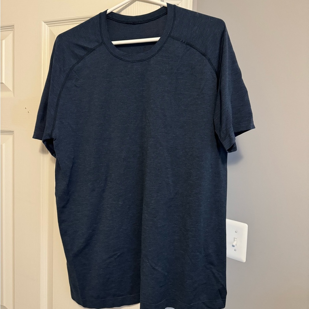 Lululemon Workout Shirt - X-Large